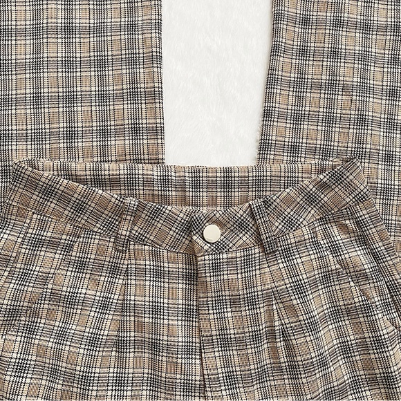 3/30$🤍 SHEIN | Tan plaid wide leg high waisted pants - Picture 4 of 7
